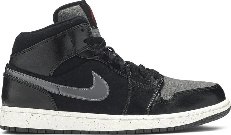 Air Jordan 1 Retro Mid SE Winterized Sneakers, Black